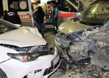 İki avtomobil toqquşdu: 3 yaralı