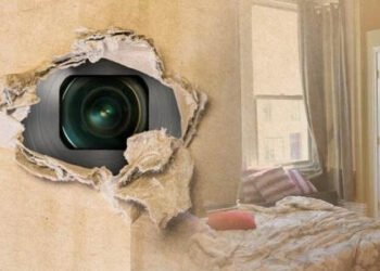 Bakıda yüksəkvəzifəli məmurun evinə kamera quraşdırıldı: 840 min dollar aldı