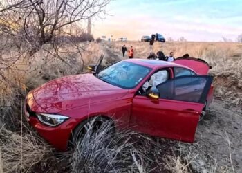 Avtomobil yol kənarına aşdı: 3 yaralı