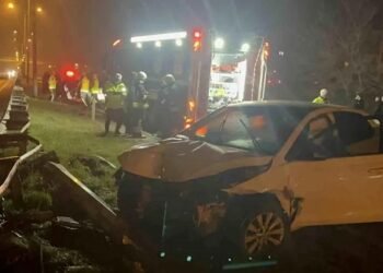 Sərxoş sürücü avtomobili işıq dirəyinə çırpdı