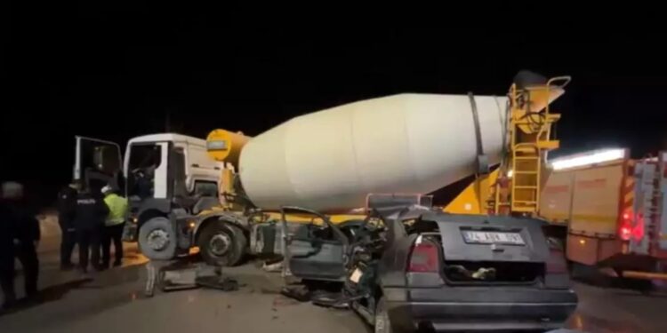 Minik avtomobili və betonqarışdıran maşın toqquşdu: 1 yaralı