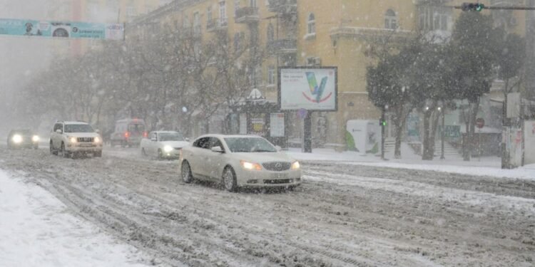 Güclü külək, qar, yollar buz bağlayacaq - Həftənin ilk iş gününün HAVASI