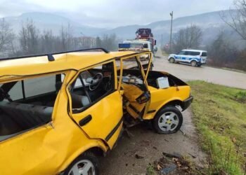 Avtomobil dəmir baryerə çırpıldı: 1 yaralı