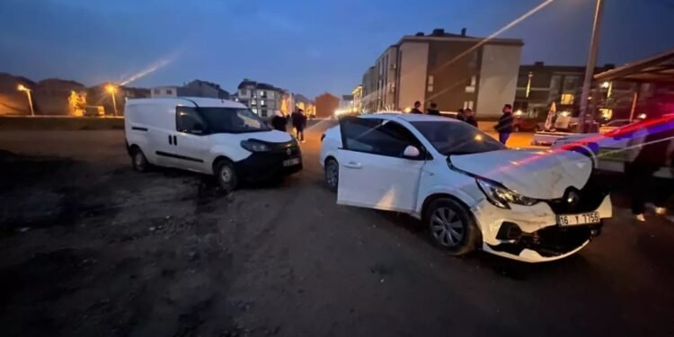 İki avtomobil toqquşdu: 2 yaralı