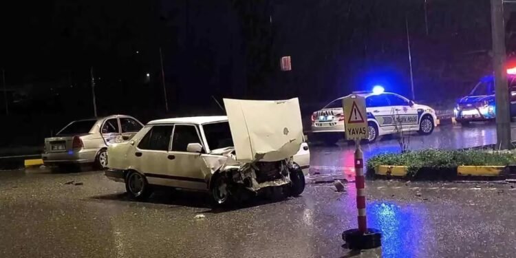 İki avtomobil toqquşdu: 2 yaralı