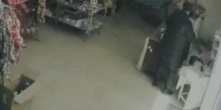 2 minlik siqareti belə oğurladı - ANBAAN VİDEO