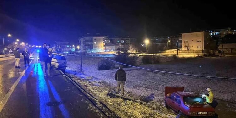 İki avtomobil toqquşdu: 3 yaralı