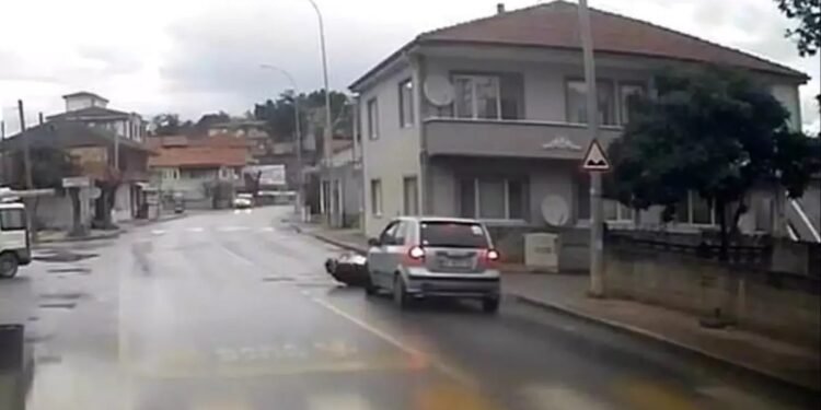 Minik avtomobili yaşlı qadını vurdu