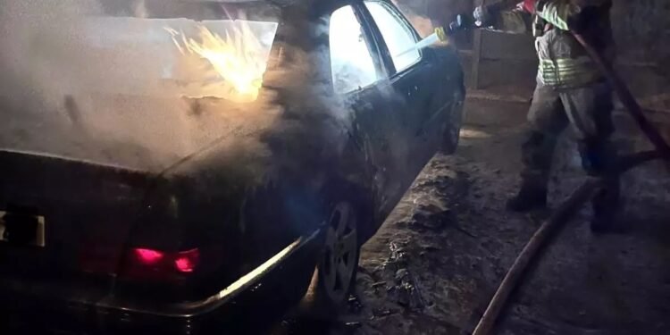 Avtomobil yandı