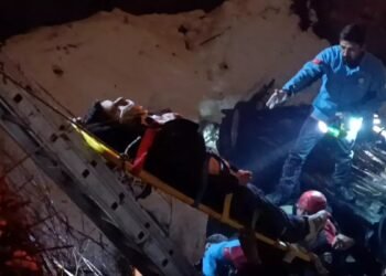 Avtomobil körpüdən aşdı: 4 yaralı