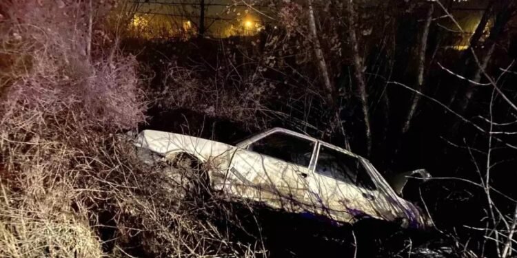 Avtomobil ağaca çırpıldı: 1 yaralı