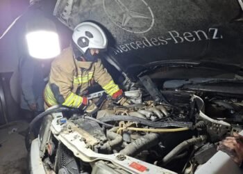 Parklanmış vəziyyətdə olan avtomobil yandı