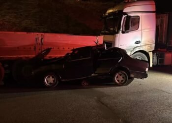 Minik avtomobili və TIR toqquşdu: 2 yaralı