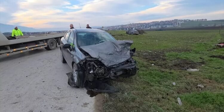 İki avtomobil toqquşdu: 2 yaralı