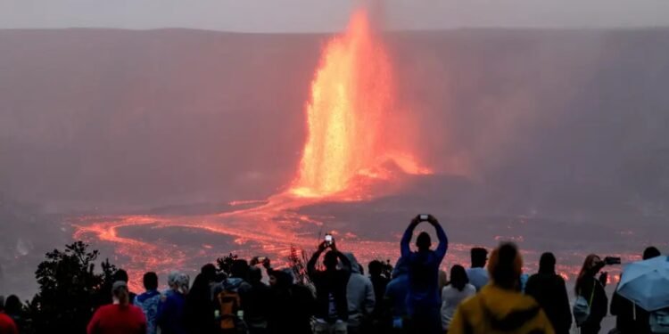 Kilauea vulkanı püskürdü