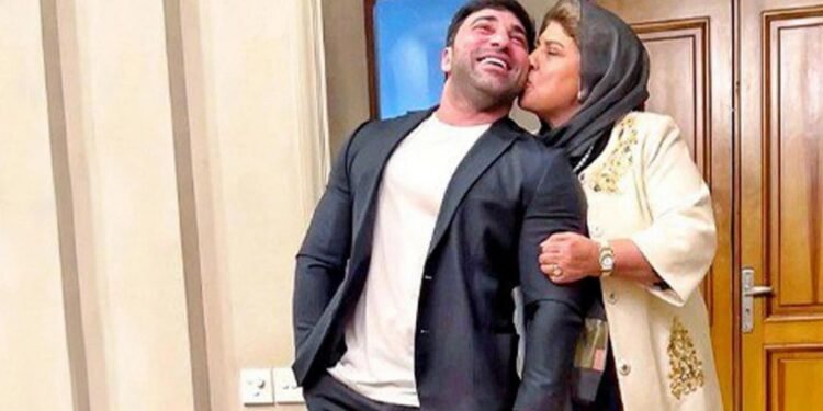 Kamil Zeynallı anası və qızı ilə - VİDEO