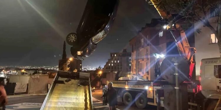 Avtomobil aşdı: 2 yaralı