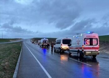 Avtomobil piyadanı vurdu