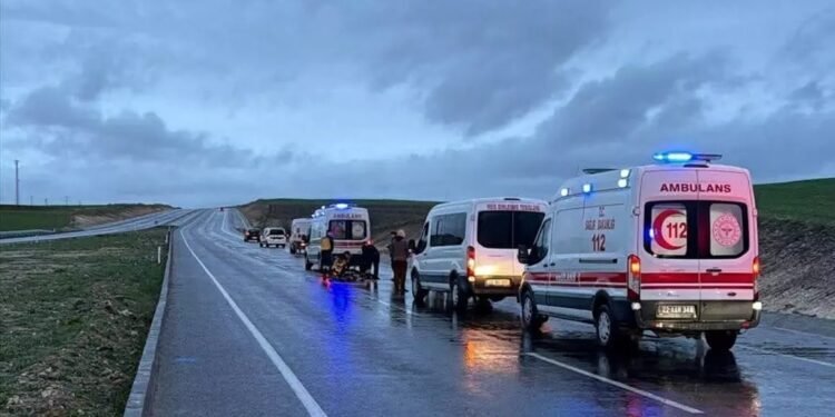 Avtomobil piyadanı vurdu