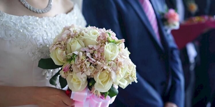 Evin tək qızının TOYU - kişilər "yas qurdular" - VİDEO