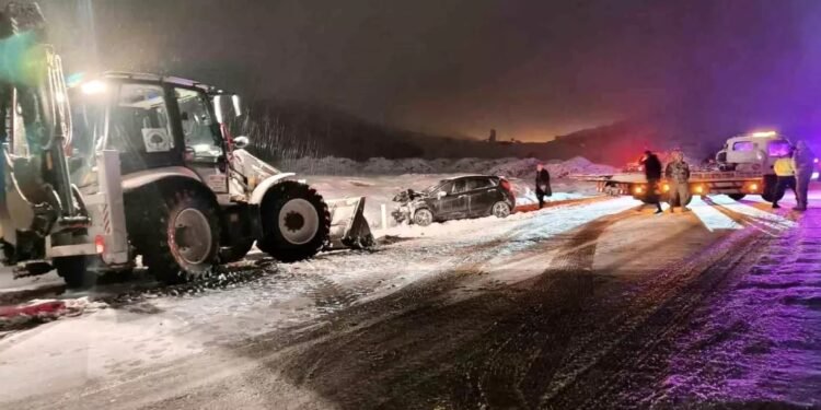 Qarlı hava qəzaya səbəb oldu: 7 yaralı