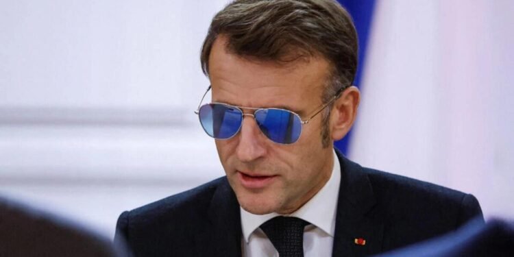 Makronu arvadı döyüb?