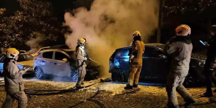 Parklanmış vəziyyətdə olan 4 avtomobil yanıb