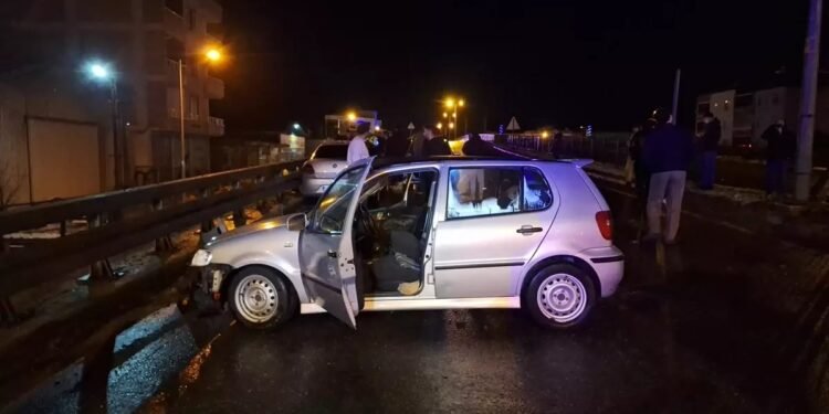 İki avtomobil toqquşdu: 3 yaralı