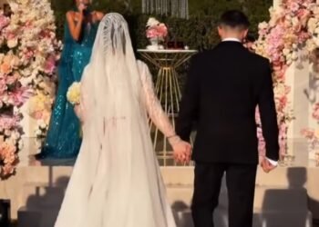 Bəy gəlini qucağından palçığa saldı, gənc qız DƏLİYƏ DÖNDÜ – VİDEO