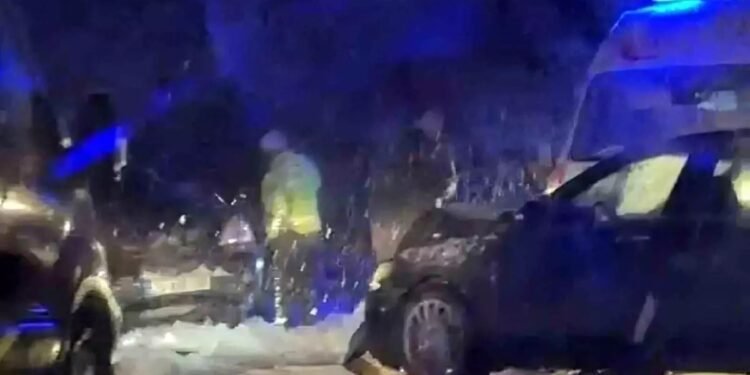 Qarlı yolda qəza: 6 yaralı