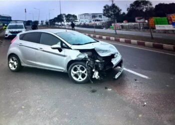 Avtomobil baryerə çırpıldı: Sürücü yaralandı