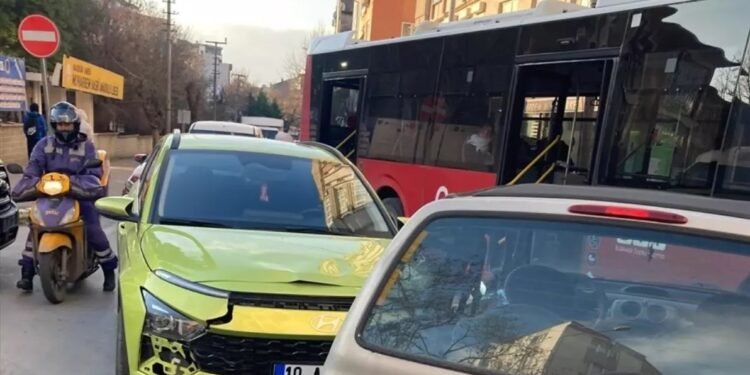 İki avtomobil toqquşdu: 1 yaralı