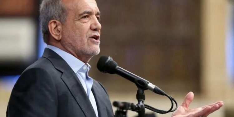 Pezeşkian sözünü kəsən şəxsin cavabını Azərbaycan dilində verdi - VİDEO