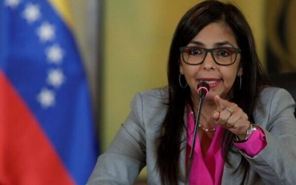 Venesuelada nazirliklər birləşdirildi