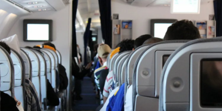 Ankara-Bakı təyyarəsində dava - Aeroporta enən kimi həbs olundu