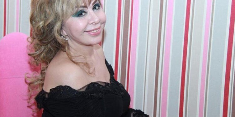 70 yaşlı Əməkdar artist 17 sm-lik dikdabanı ilə DİQQƏT ÇƏKDİ - VİDEO