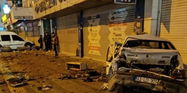 Avromobil pakrlanmış dörd avtomobilə çırpıldı: 1 yaralı