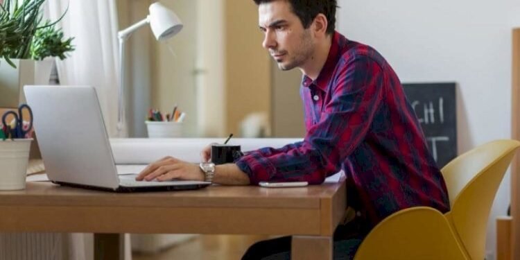 Azərbaycanda distant iş: Müsbət və mənfi tərəfləri - ARAŞDIRMA