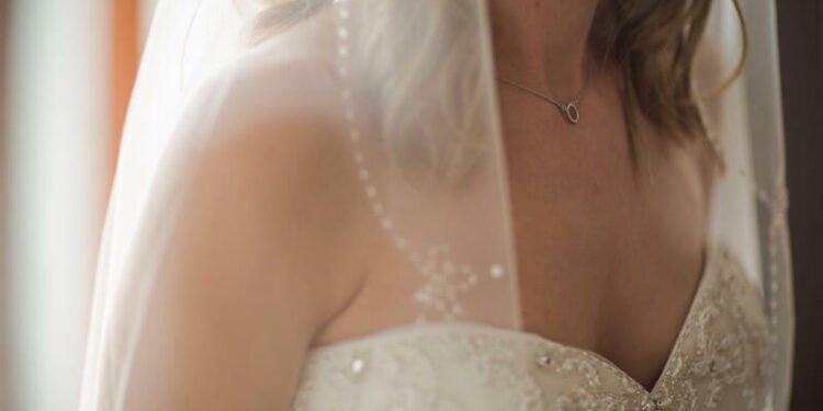 Toy günü atanın gəlinə hərəkəti müzakirə yaratdı - VİDEO