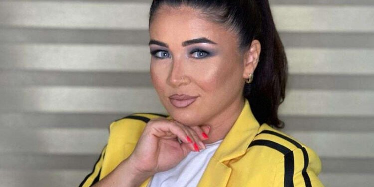 Elnarə yenə adını “dəyişdi”