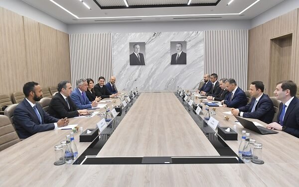 Mastercard şirkətinin strateji inkişaf üzrə vitse-sədri və prezidenti Con Hantsman Azərbaycan Mərkəzi Bankının sədri ilə görüşüb və AmCham Azerbaijan ilə tərəfdaşlıq çərçivəsində Bakıda maliyyə bazarının əsas iştirakçıları ilə biznes dairəvi masa təşkil edib