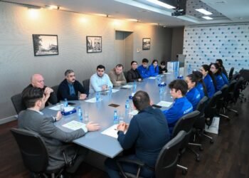 Azərbaycan Kamandan Oxatma Federasiyasının baş katibi idmançılarla görüşüb