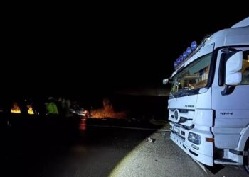 TIR iki fərqli avtomobilə çırpıldı: 8 yaralı