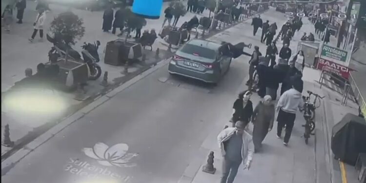 Qadını avtomobil vurdu