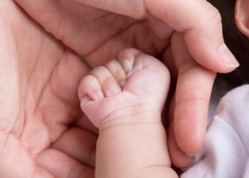 “Dəfnə hazırlaşanda uşaq nəfəs almağa başladı, həkimlər müdaxilə edə bilmədi”