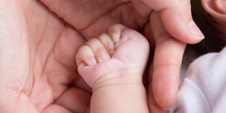 “Dəfnə hazırlaşanda uşaq nəfəs almağa başladı, həkimlər müdaxilə edə bilmədi”