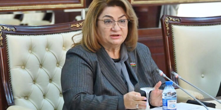 “İş yerləri açılır, amma narazılıq bitmir”