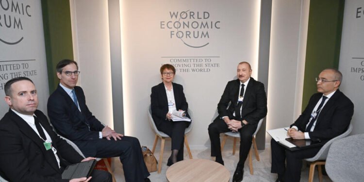 İlham Əliyev Davosda Avropa Yenidənqurma və İnkişaf Bankının prezidenti ilə görüşüb - VİDEO - FOTOLAR