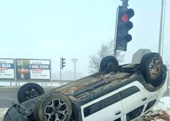 İki avtomobil toqquşdu: 3 yaralı