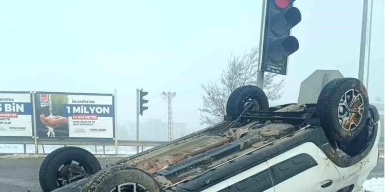 İki avtomobil toqquşdu: 3 yaralı